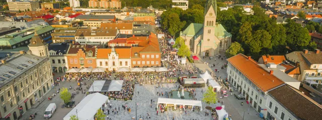DJI 0095 Kyrkan Och Torget Vårtskövde.