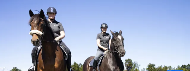 240611 Karin Och Linn Rider MG 2422.