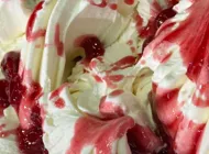 Gräddfilsgelato Med Klarbärssylt.