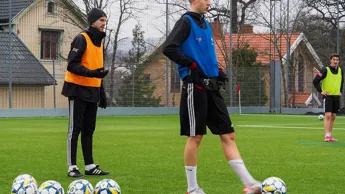 Joel Tivemo Under Match.